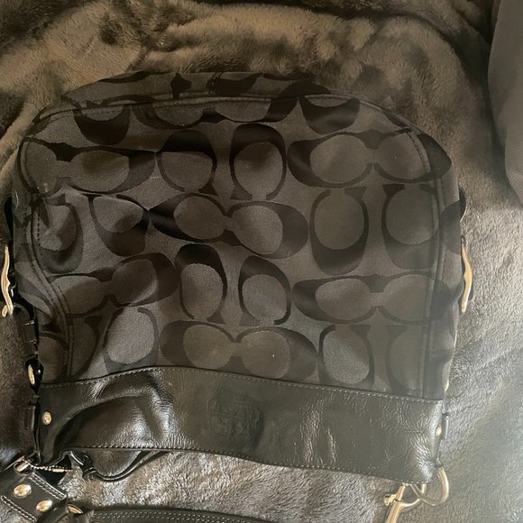 ♥ Coach Signature Medium Shoulder Bag Leather trim silver hardware ♥ - Picture 2 of 6